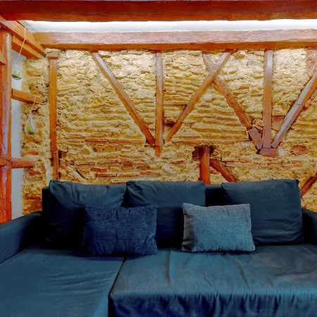 Cozy In The Heart Of דירה